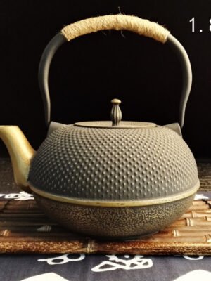 Cast iron kettle for tea